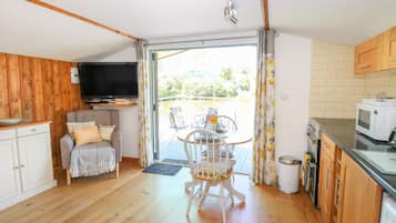 Cottage | 1 bedroom, individually decorated, individually furnished