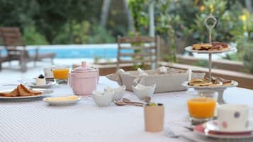 Free daily continental breakfast