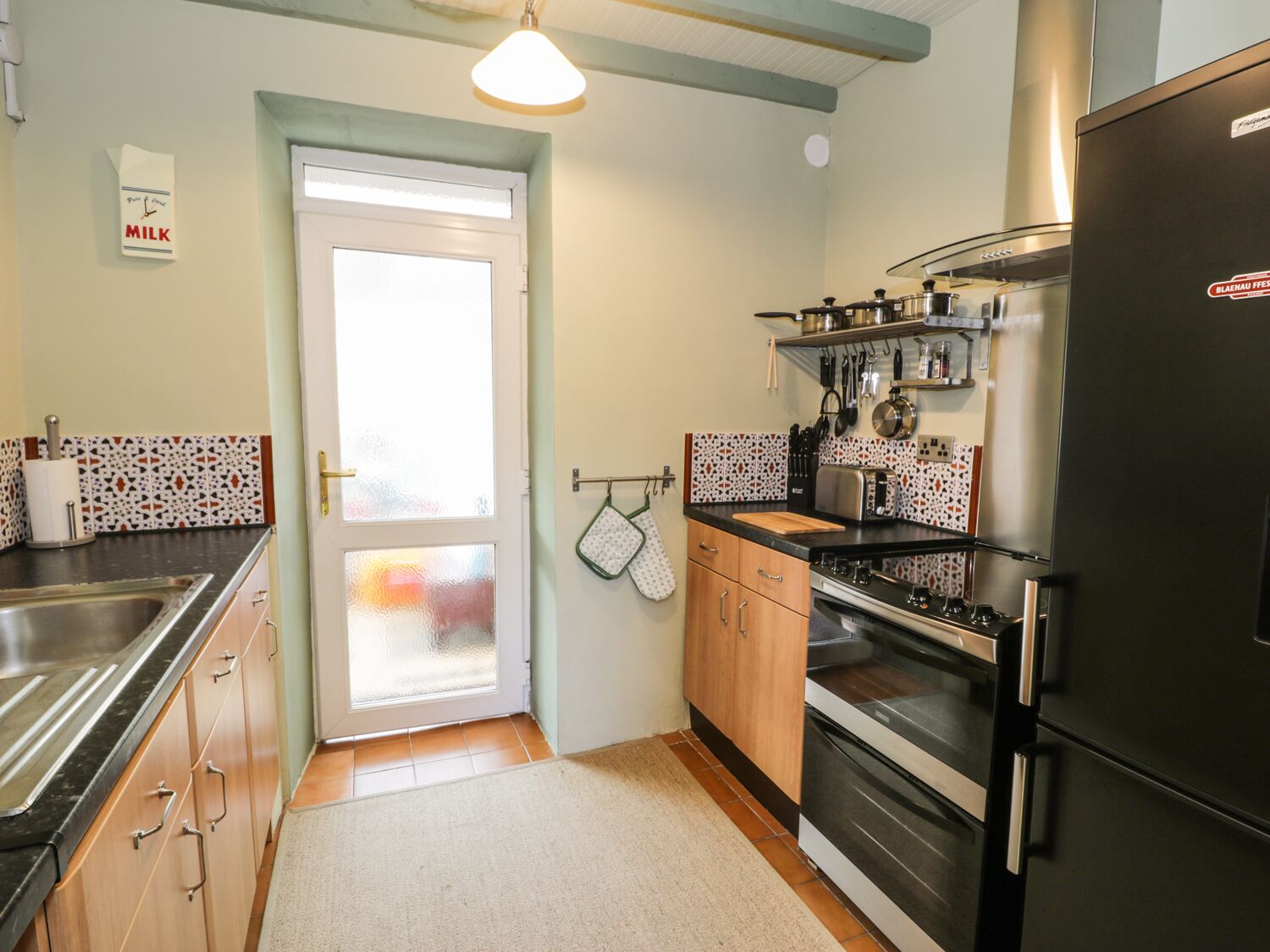 المنشأة من الداخل