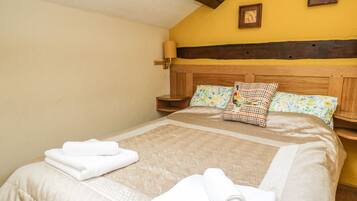 Cottage | 2 bedrooms, individually decorated, individually furnished, free WiFi