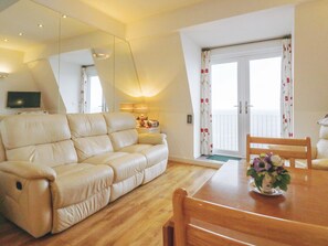 Cottage | Living room | TV, DVD player - 10 Oceanside (Ilfracombe)