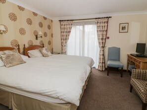 Cottage | 4 bedrooms, individually decorated, individually furnished, free WiFi - The Lodge off High Street (Ipswich)