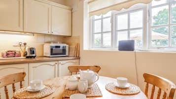 Cottage | Dining