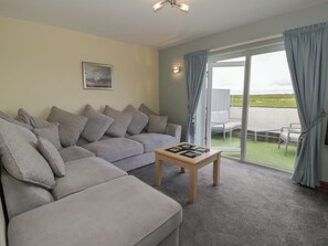 Cottage | Living area