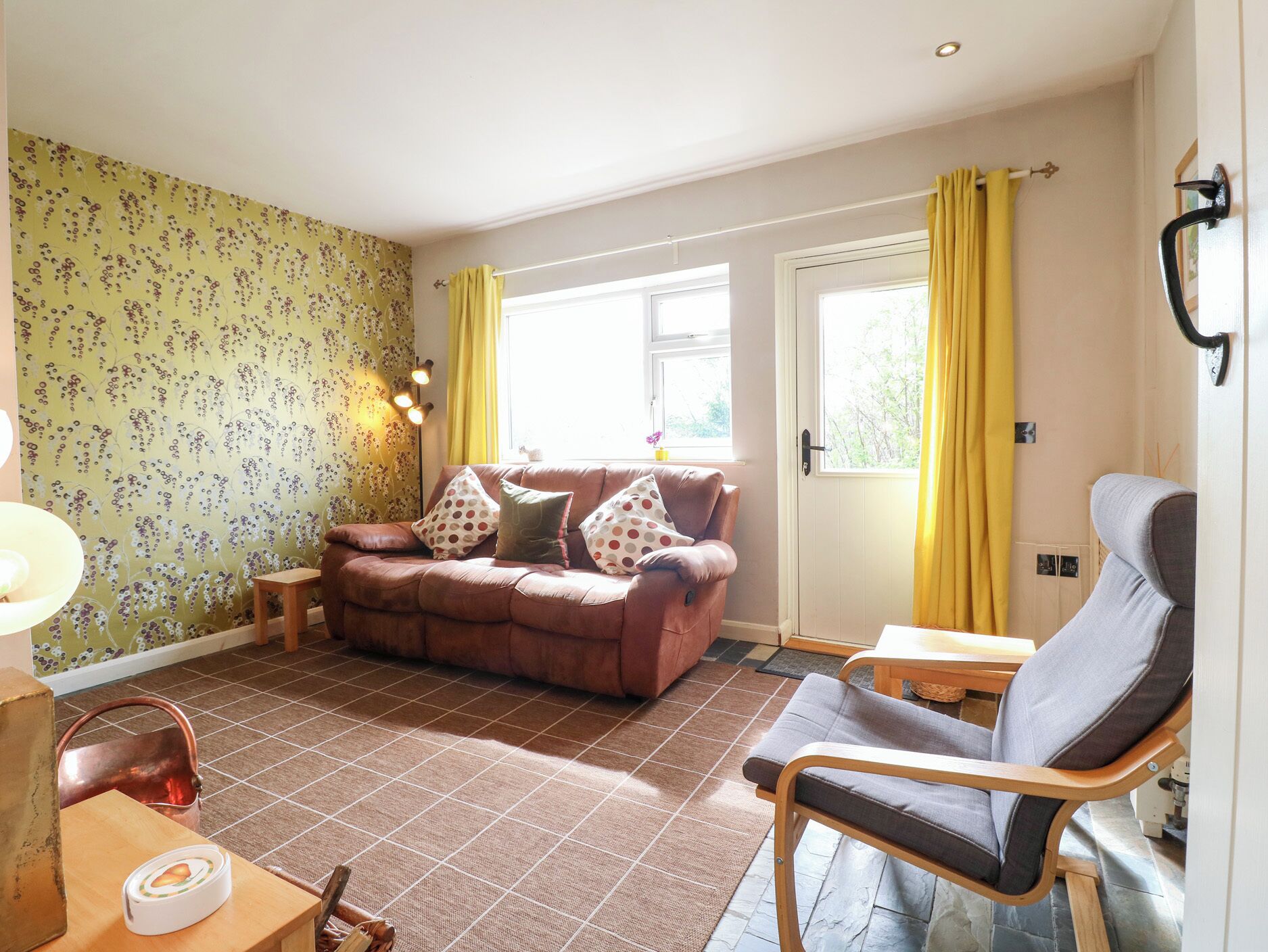 Cottage | Living area | TV