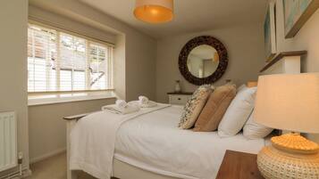 Cottage | 2 bedrooms, individually decorated, individually furnished, free WiFi