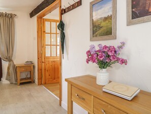 Cottage | Individually decorated, individually furnished, free WiFi, bed sheets
