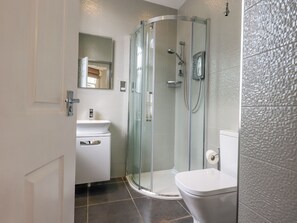 Cottage | Bathroom | Shower - Loughrigg View (Ambleside)
