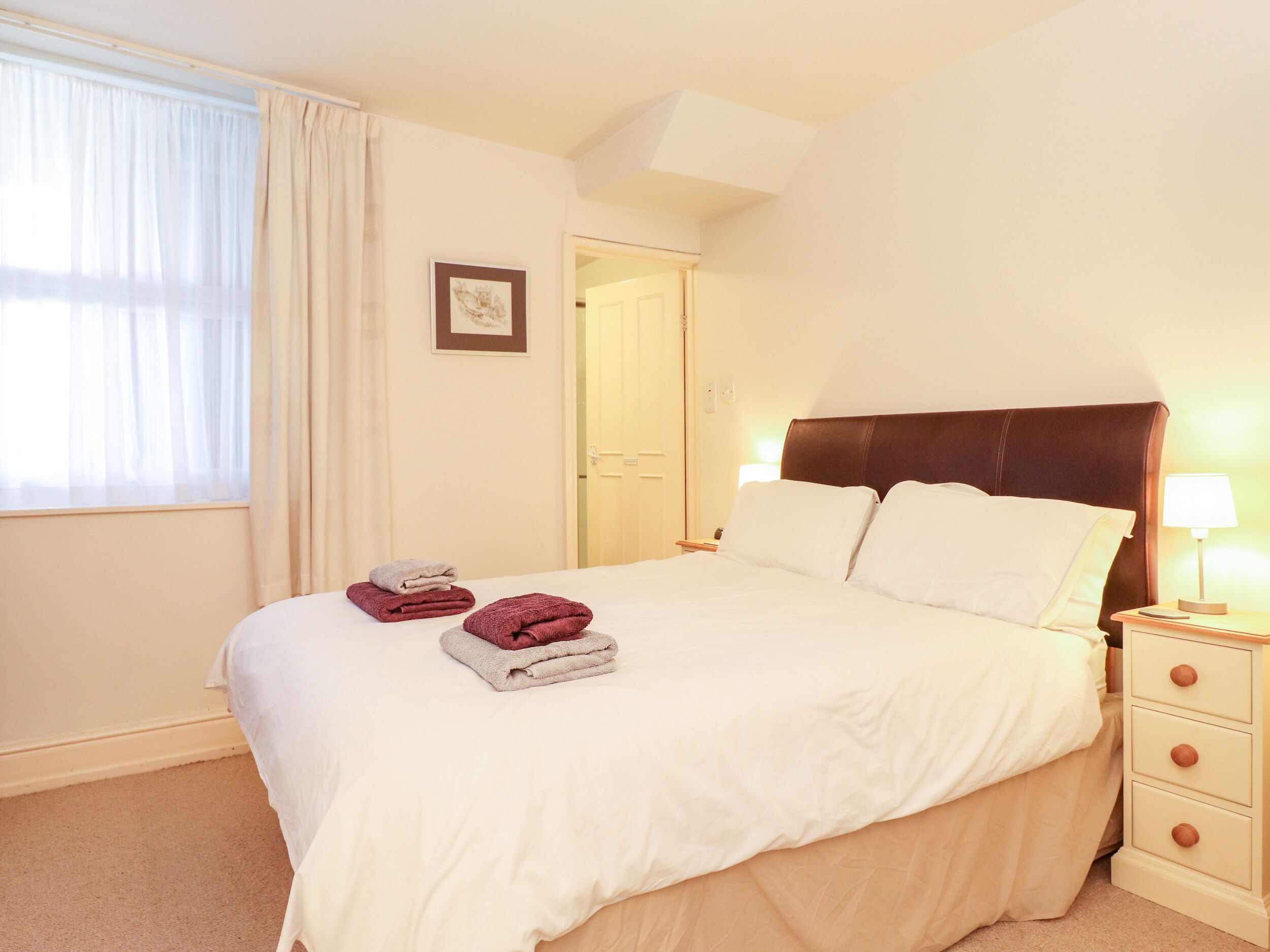 2 habitaciones, decoración personalizada y muebles diferentes 