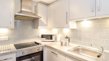 Cottage | Bếp riêng | Tủ lạnh, lò vi sóng, bếp nấu, máy rửa bát