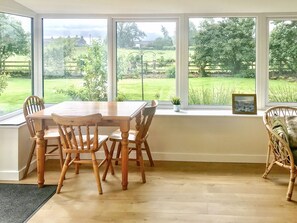 Chaumière | Cuisine privée | Réfrigérateur, four à micro-ondes, surface de cuisson, lave-vaisselle