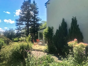 Cottage | Property grounds - Low Garth Cottage (Penrith)