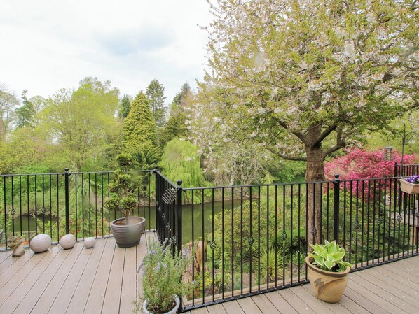 Property grounds - Riverdale (Shrewsbury)