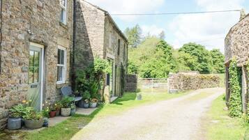 Cottage | Property grounds