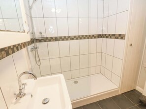 Bathroom - The Curlews (Richmond)