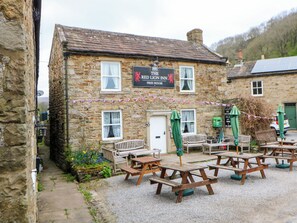 Cottage | Outdoor dining - The Curlews (Richmond)