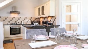 Cottage | Cucina privata | Lavastoviglie, bollitore elettrico, tostapane, seggiolone