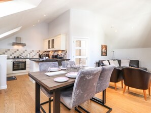 Cottage | Private kitchen | Dishwasher, electric kettle, toaster, highchair - Sky View (Keswick)