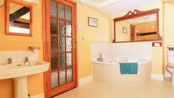 Cottage | Bathroom | Shower