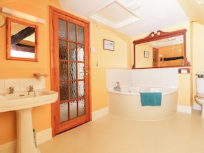 Cottage | Bathroom | Shower - Castle View (Minehead)