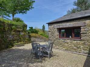 Guesthouse surrounded by lush gardens and natural surroundings, offering a peaceful retreat.