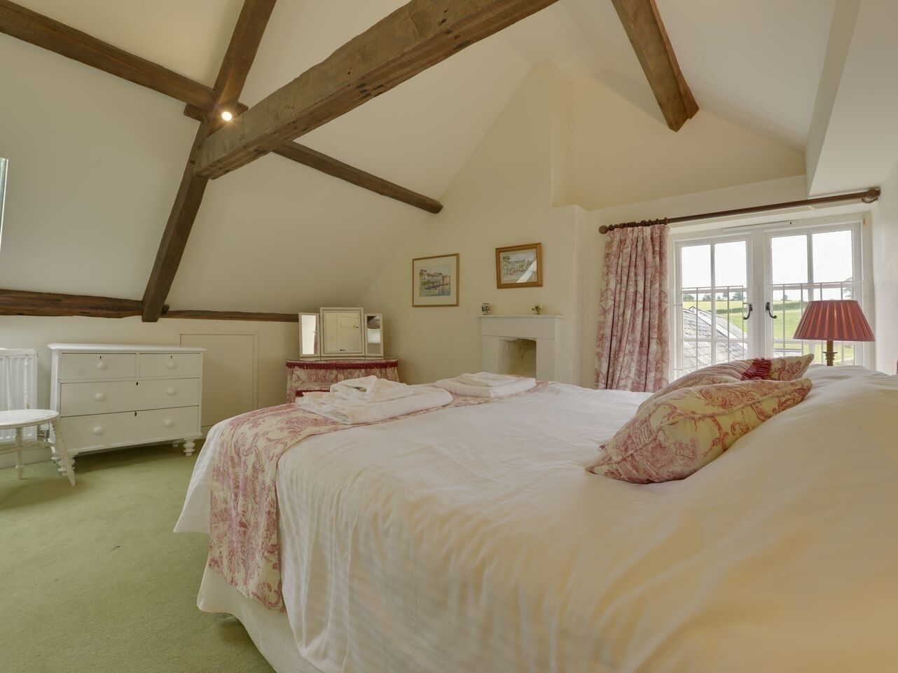 8 chambres, décoration personnalisée, ameublement personnalisé