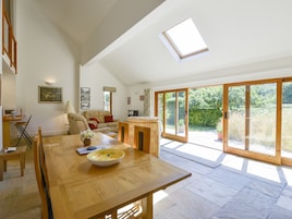 Cottage | Living room | TV, DVD player