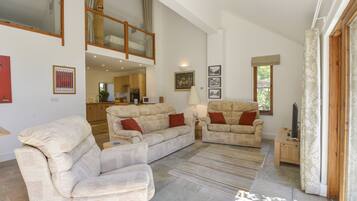 Cottage | Phòng khách | TV, đầu đĩa DVD