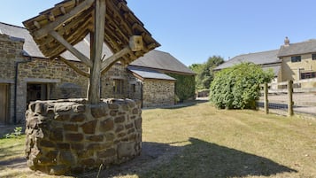 Cottage | Property grounds