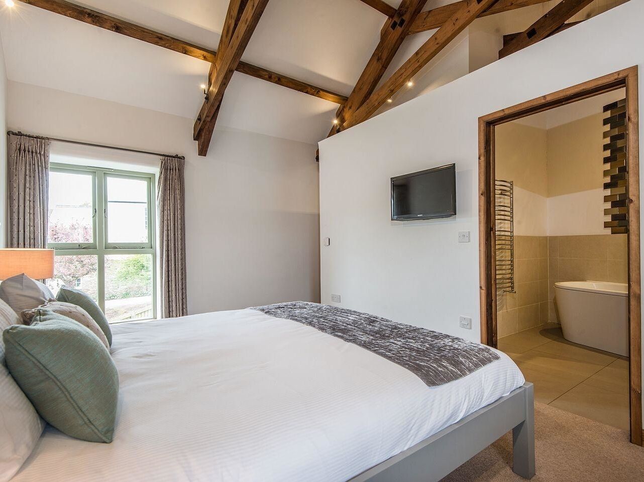 Cottage | 6 bedrooms, free WiFi, individually decorated, individually furnished