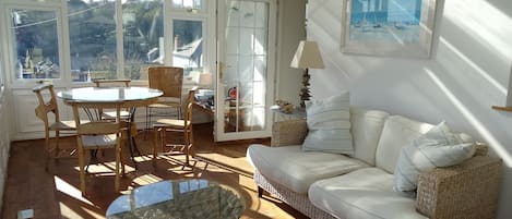 Cottage | Living area | DVD player