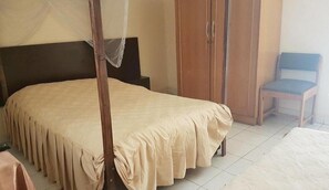 Habitación ejecutiva doble | Escritorio, wifi gratis, ropa de cama