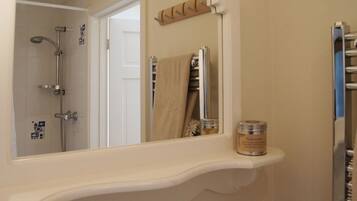 Cottage | Badkamer | Een douche