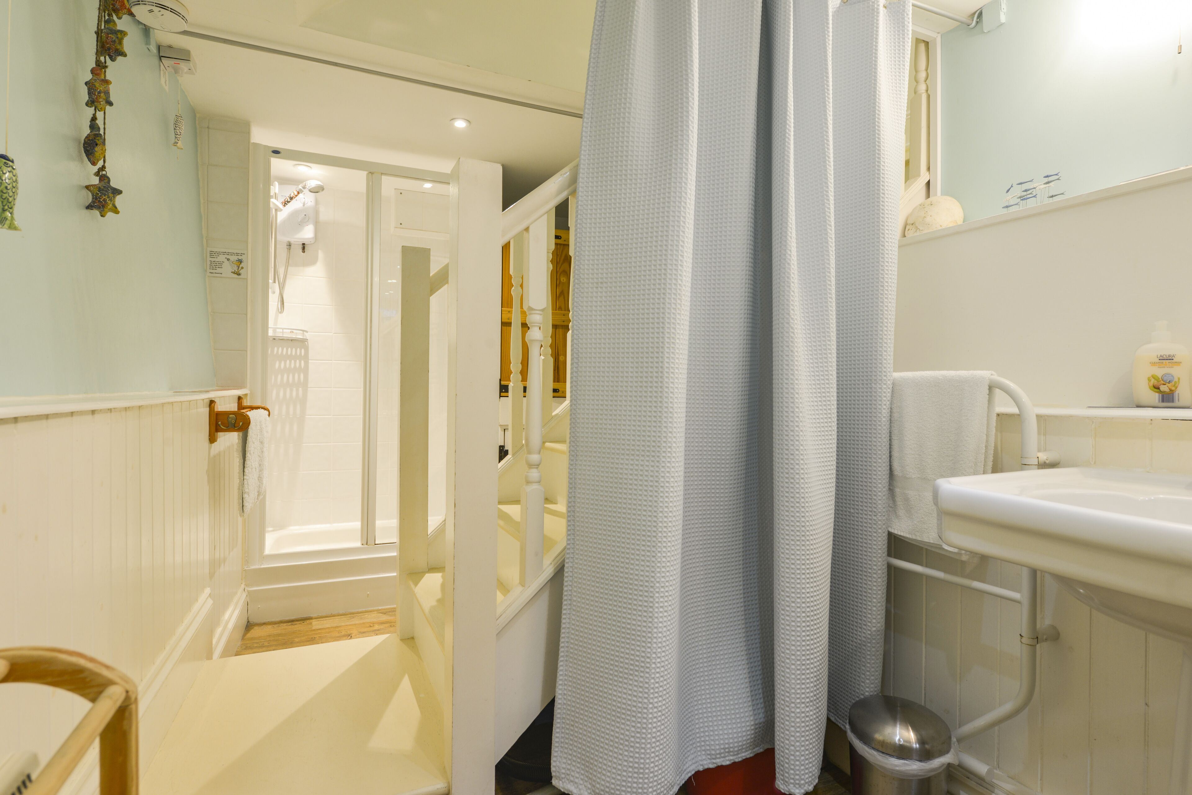 Cottage | Bathroom | Shower