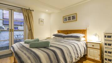 Cottage | 2 bedrooms, individually decorated, individually furnished, free WiFi