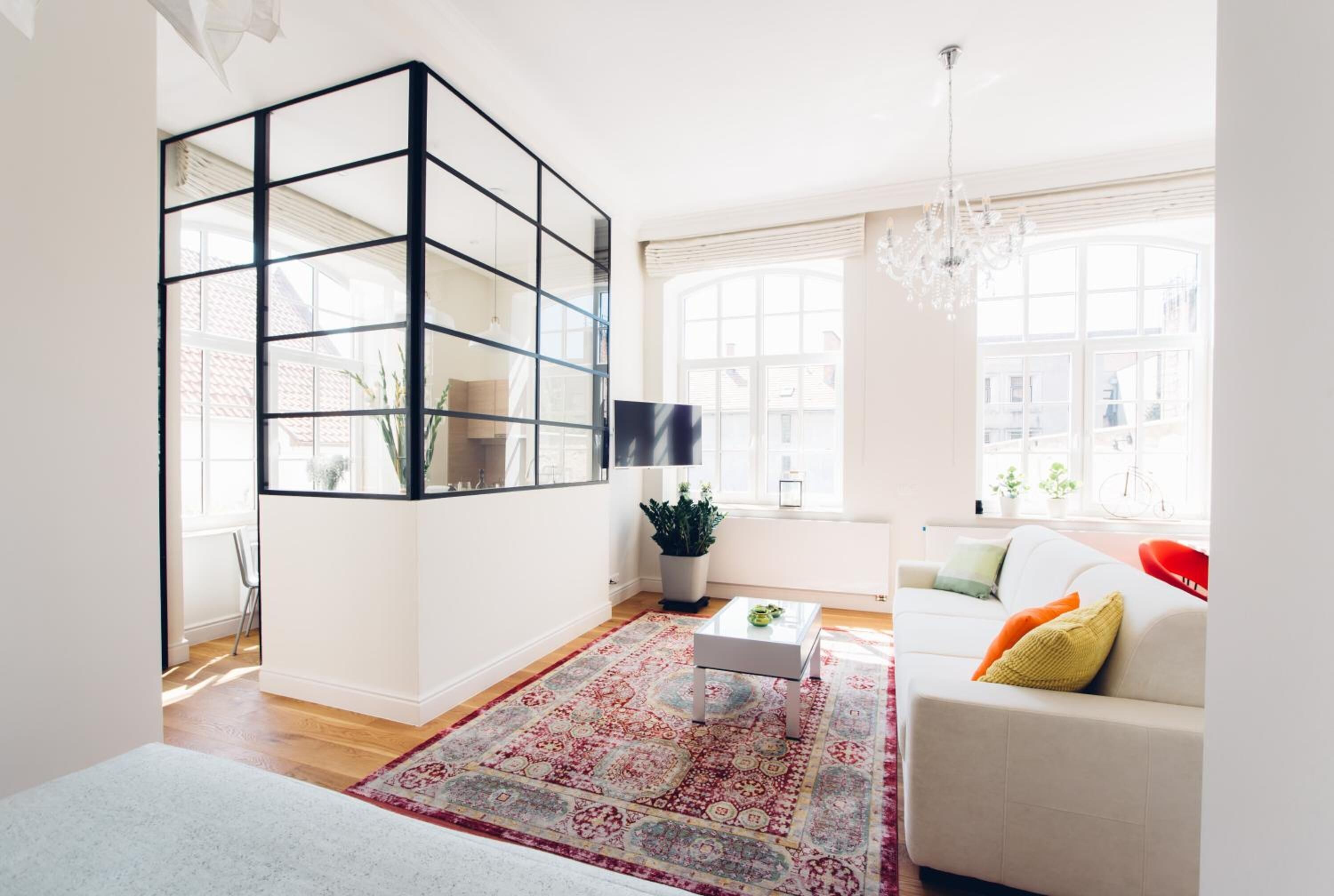 30-cm Smart TV with cable channels, TV