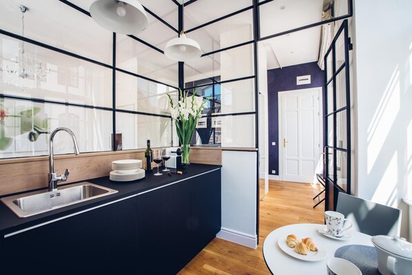 Espresso maker, coffee/tea maker