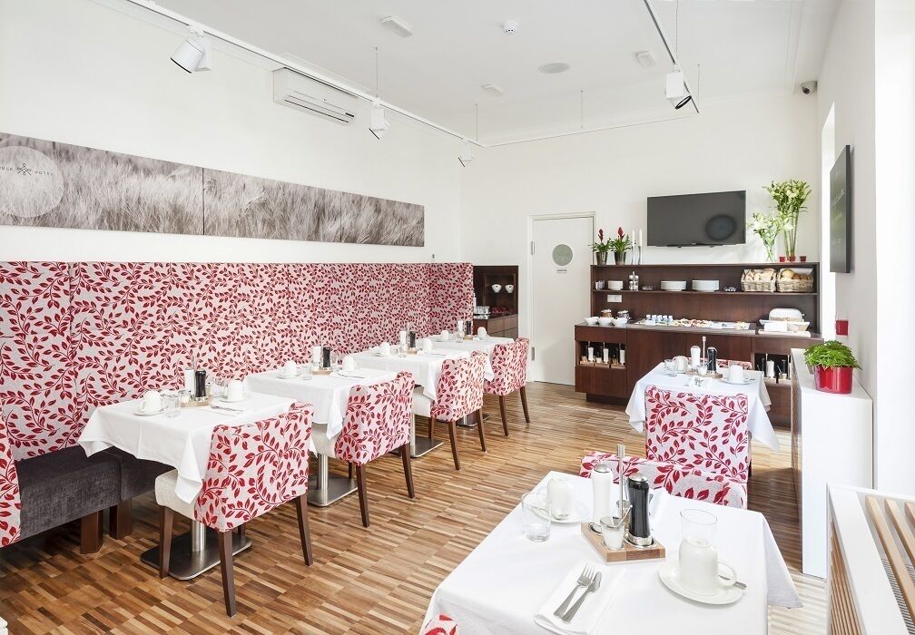 Desayuno buffet diario (EUR 10 por persona)