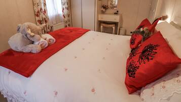 Cottage | 2 bedrooms, individually decorated, individually furnished, free WiFi