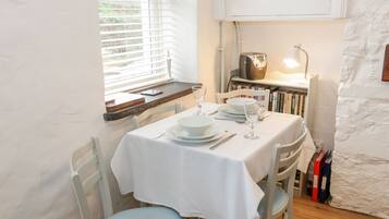 Cottage | Dining