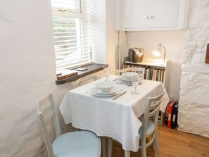 Cottage | Dining - Fishermans Cottage (Conwy)