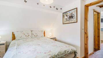 Cottage | 1 bedroom, individually decorated, individually furnished, free WiFi