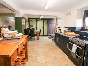 Cottage | Dapur peribadi | Peti sejuk, ketuhar gelombang mikro, dapur, mesin basuh pinggan mangkuk 