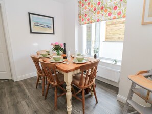 Cottage | Private kitchen | Fridge, microwave, stovetop, dishwasher