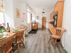 Cottage | Dining - The Robins (Filey)