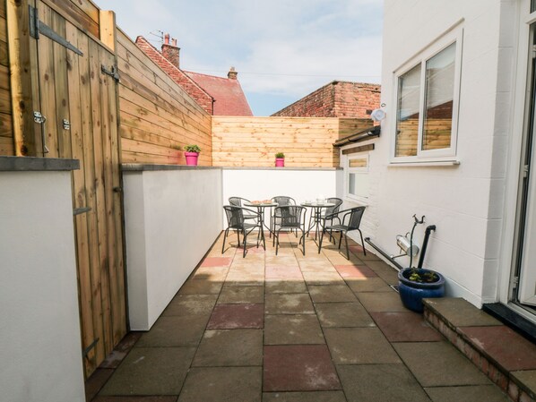 Cottage | Balcony
