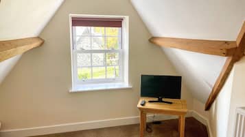 Cottage | 2 bedrooms, individually decorated, individually furnished, free WiFi