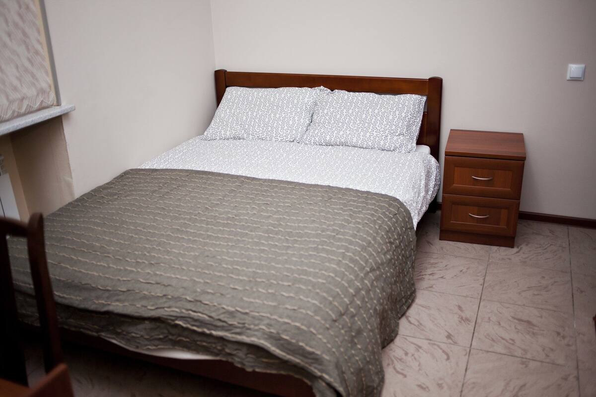 Standaard tweepersoonskamer, 1 tweepersoonsbed | Geluiddichte muren, een strijkplank/strijkijzer, gratis wifi, beddengoed