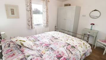 Cottage | 1 bedroom, individually decorated, individually furnished