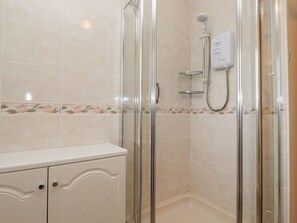 Cottage | Bilik Mandi | Pancuran mandi 